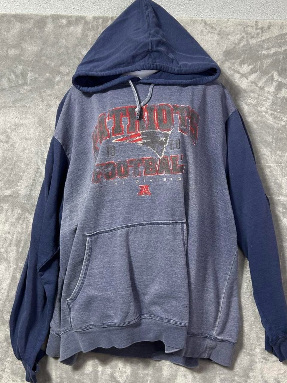NFL Team Apparel Vintage New England Patriots Distressed Hoodie Sweatshirt
